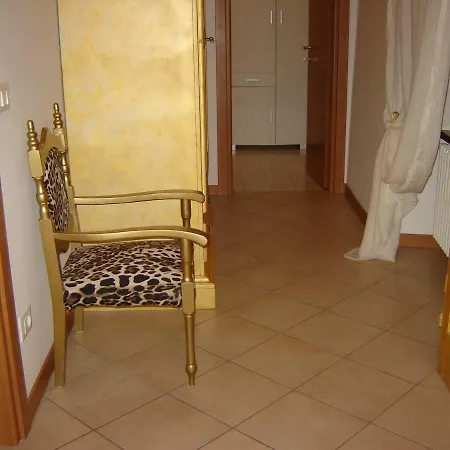 Casa Del Sole N° 2 White And Gold גאוורדו