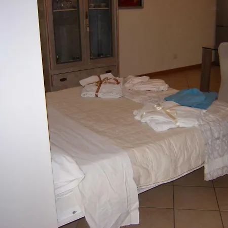 Casa Del Sole N° 2 White And Gold דירה *