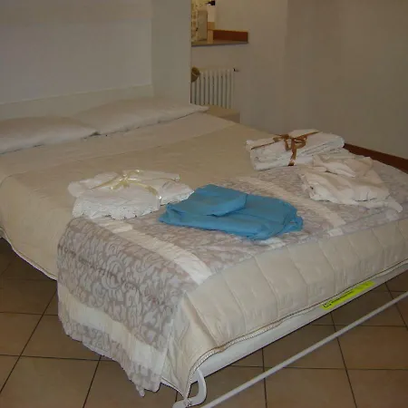 Casa Del Sole N° 2 White And Gold גאוורדו