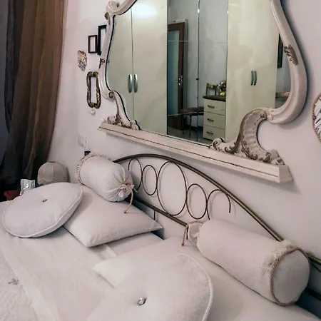 Casa Del Sole N° 2 White And Gold * גאוורדו