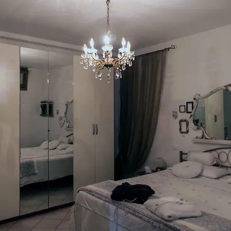 Casa Del Sole N° 2 White And Gold דירה