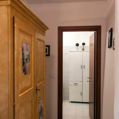 Casa Del Sole N° 2 White And Gold דירה
